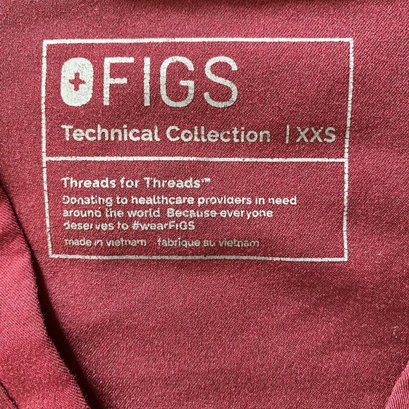 Figs Caterina One Pocket Scrub Top in Burgundy - Picture 3 of 3